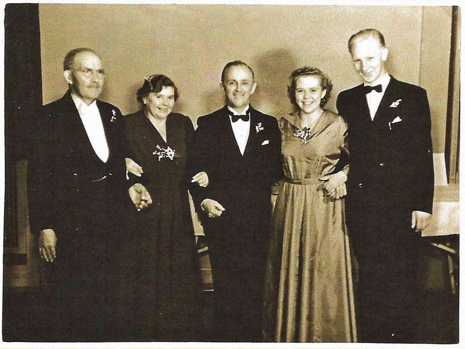 ChristianThyraJohannesYrsaJorgen ved ThyraJohannes Solvbryllup1951